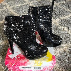 Chinese Laundry black sparkle platform ankle boot. New  without tags.